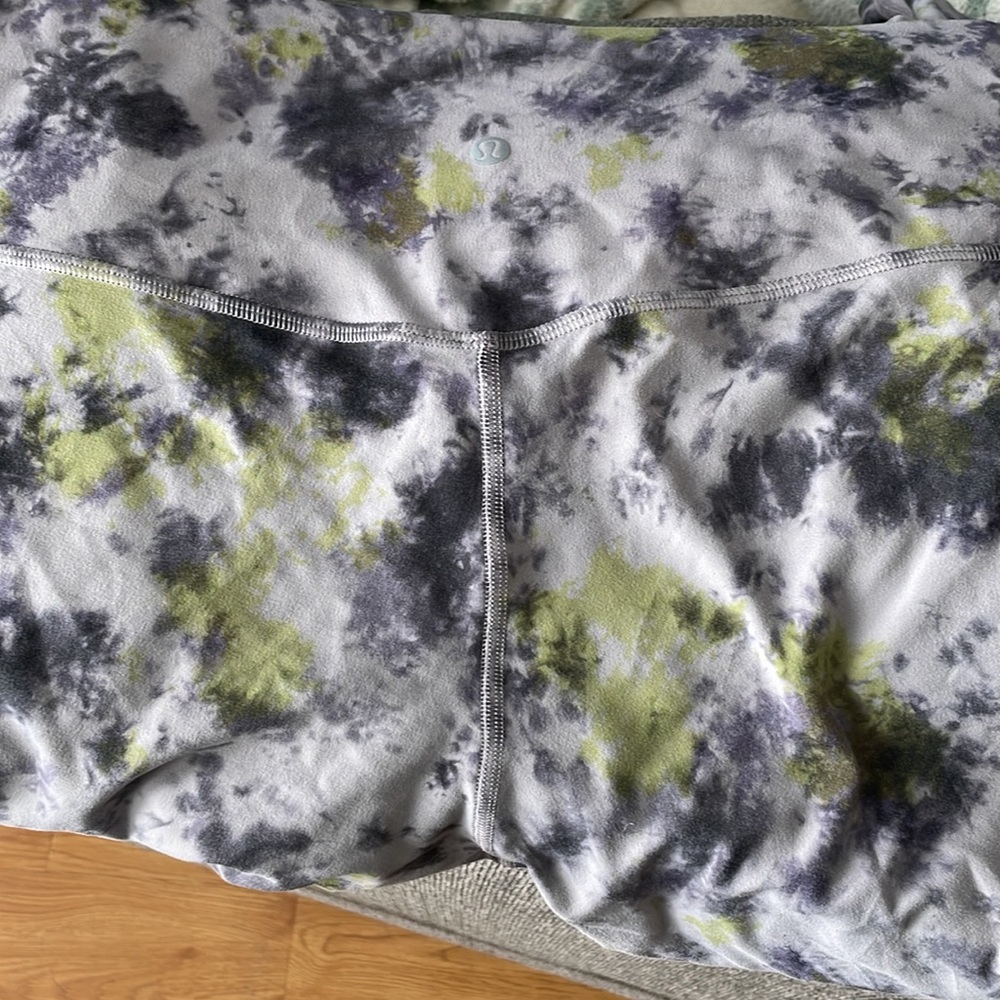 Lululemon tie dye align leggings. Size 14 25in length.